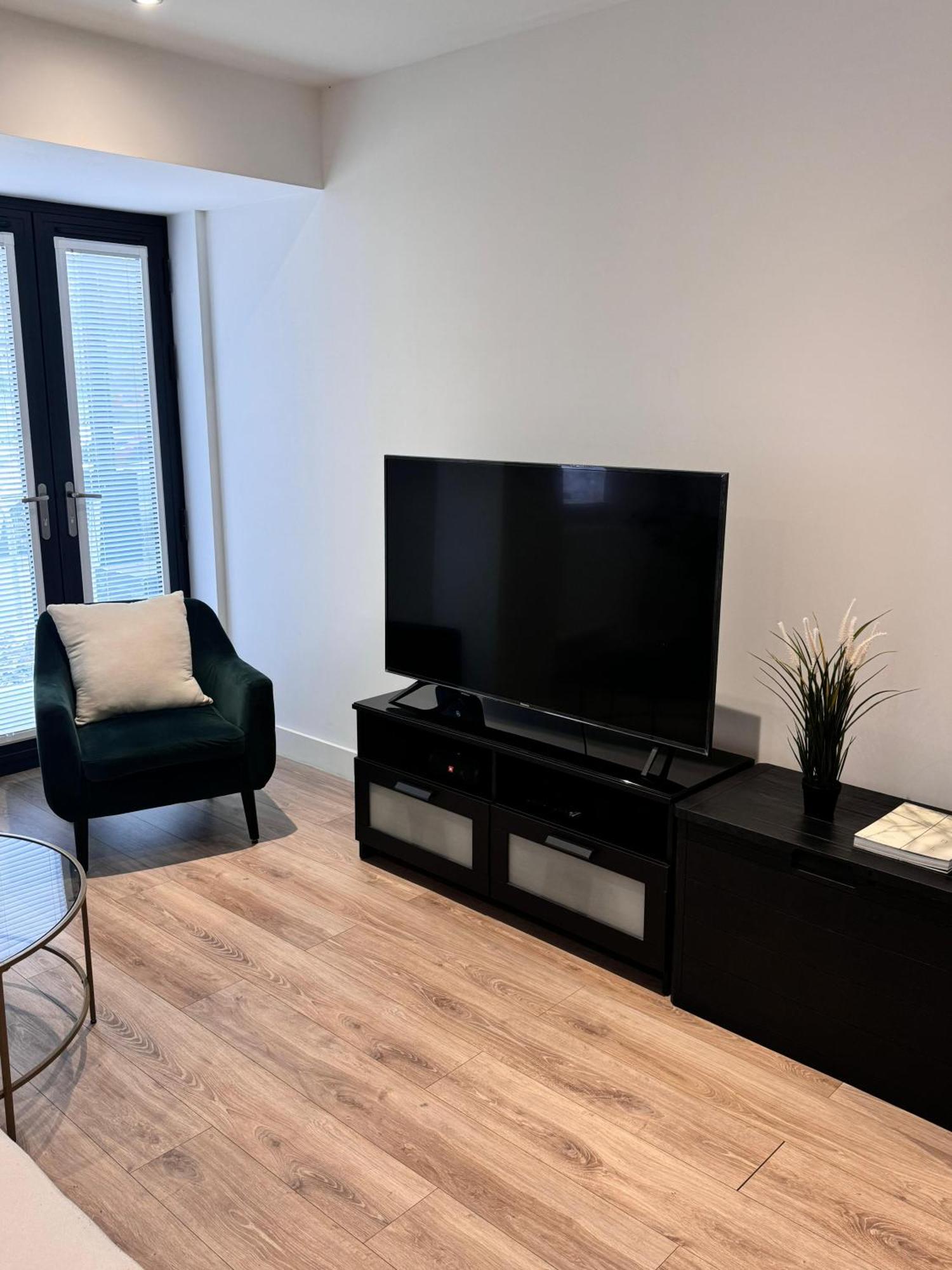 Stylish Luxury Solihull Flat Exterior photo